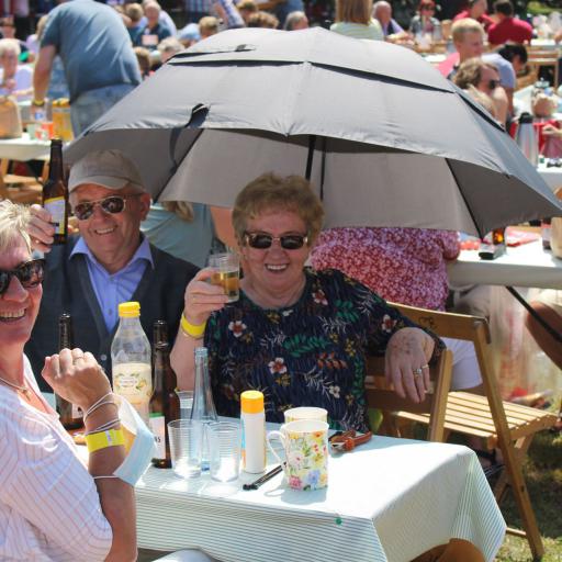 350 Gäste genießen Bürgerbrunch auf dem Schützenplatz in Vörden