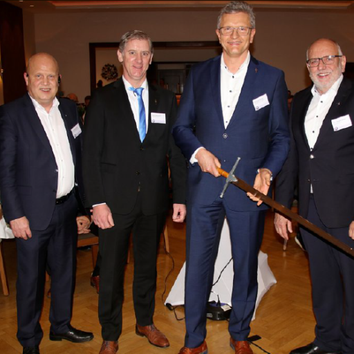 Tafelrunde: Rehling erhält Ritterschlag
