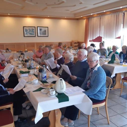 85-jährige Jubilare mit Kaffeetafel und musikalischen Klängen gebührend gefeiert!